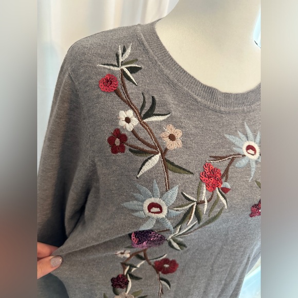 Floral Embroidered Sequin Grey Sweater Women’s Size Medium On Twelfth - Picture 3 of 6